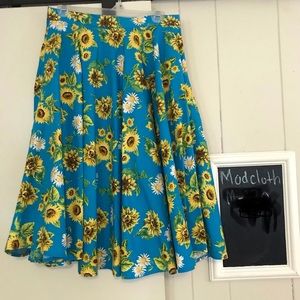 Precious vintage high-waisted sunflower skirt